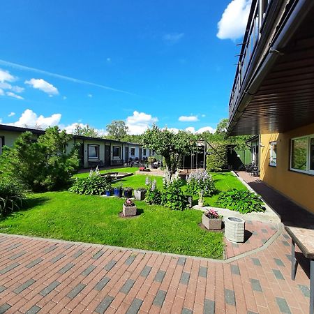 Guesthouse Maenniku Pärnu Exteriör bild