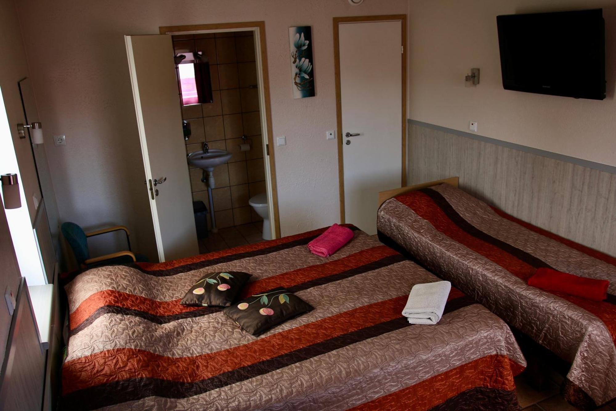 Guesthouse Maenniku Pärnu Exteriör bild