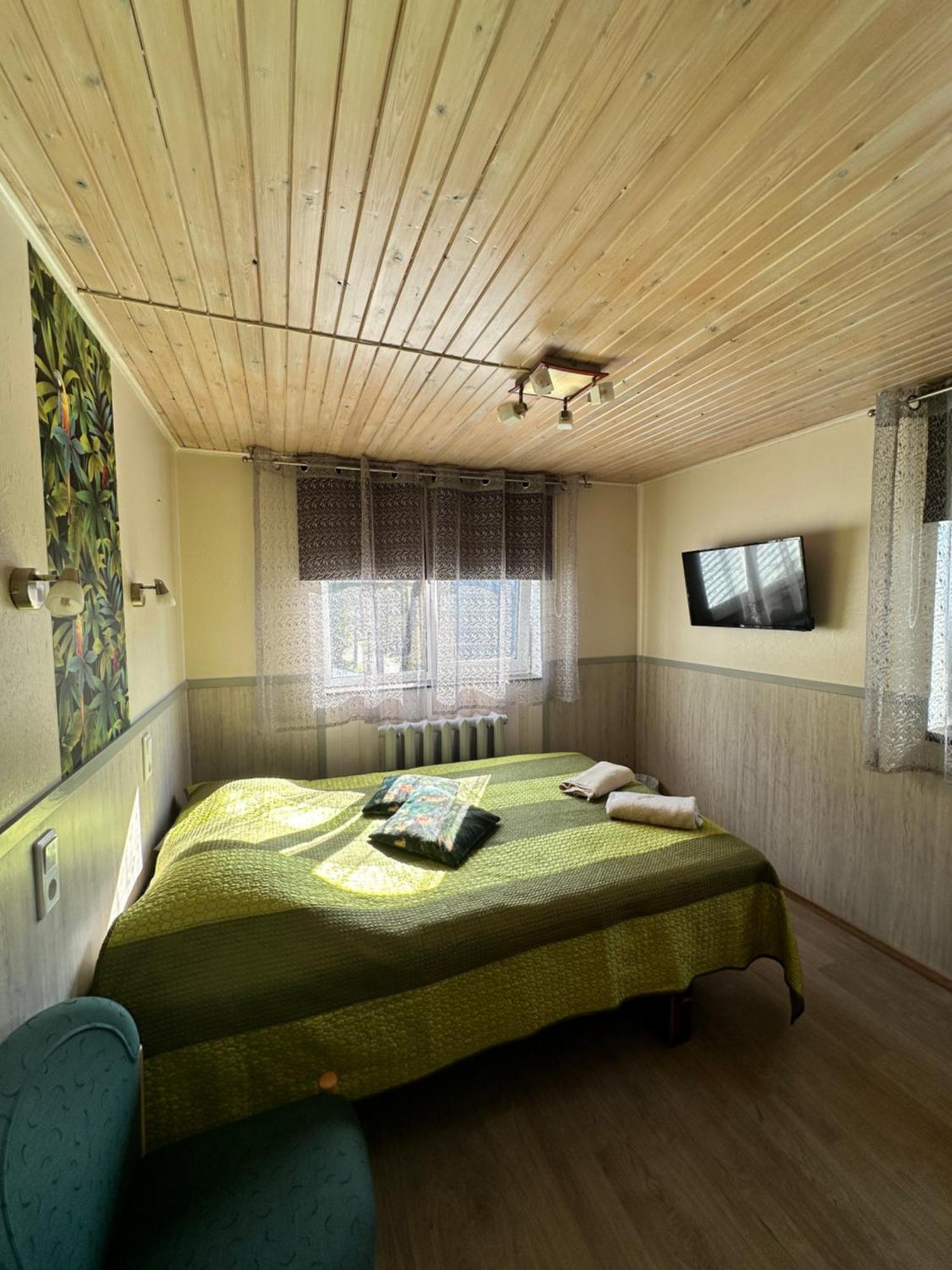 Guesthouse Maenniku Pärnu Exteriör bild