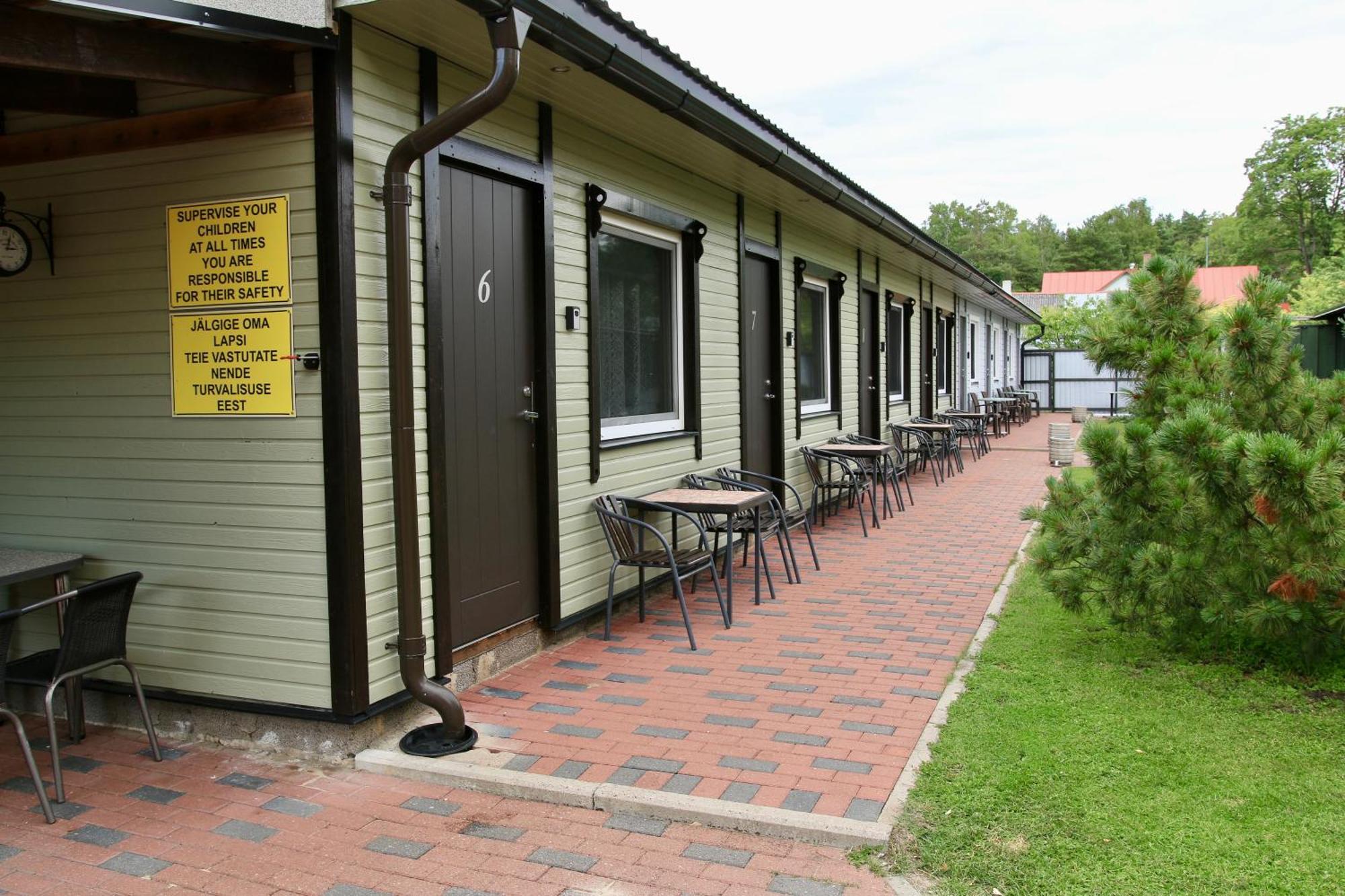 Guesthouse Maenniku Pärnu Exteriör bild