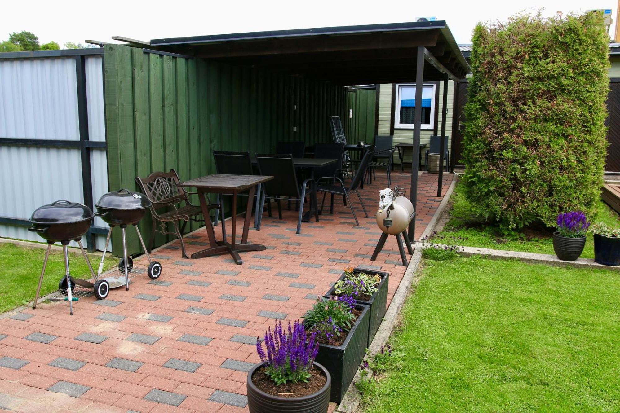 Guesthouse Maenniku Pärnu Exteriör bild