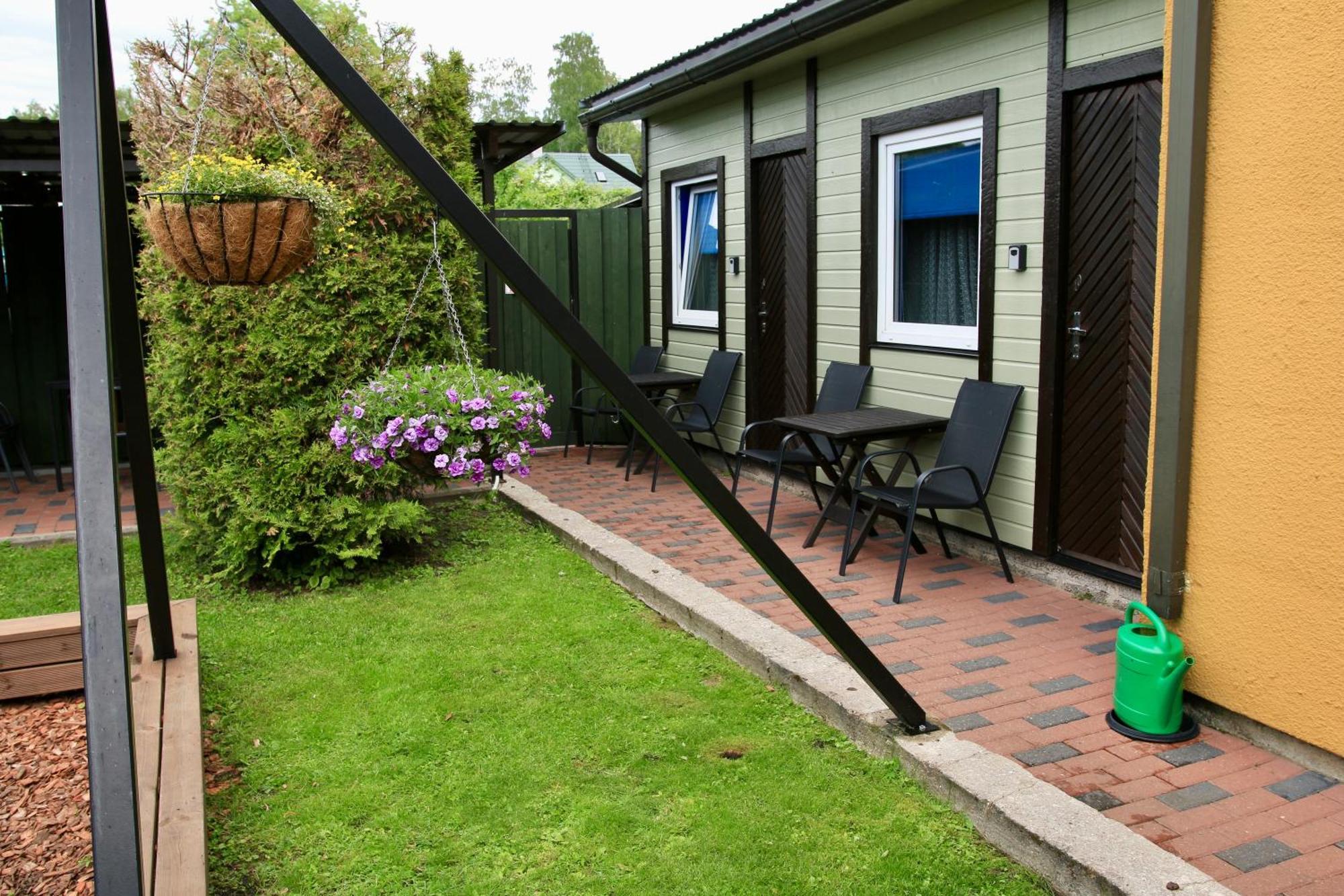 Guesthouse Maenniku Pärnu Exteriör bild