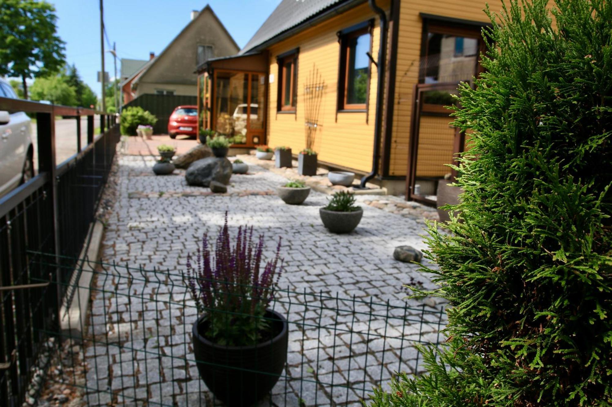 Guesthouse Maenniku Pärnu Exteriör bild