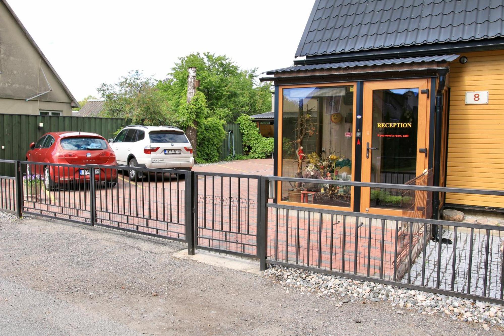 Guesthouse Maenniku Pärnu Exteriör bild