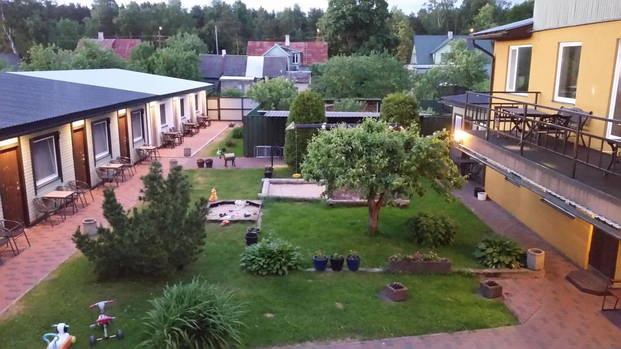 Guesthouse Maenniku Pärnu Exteriör bild
